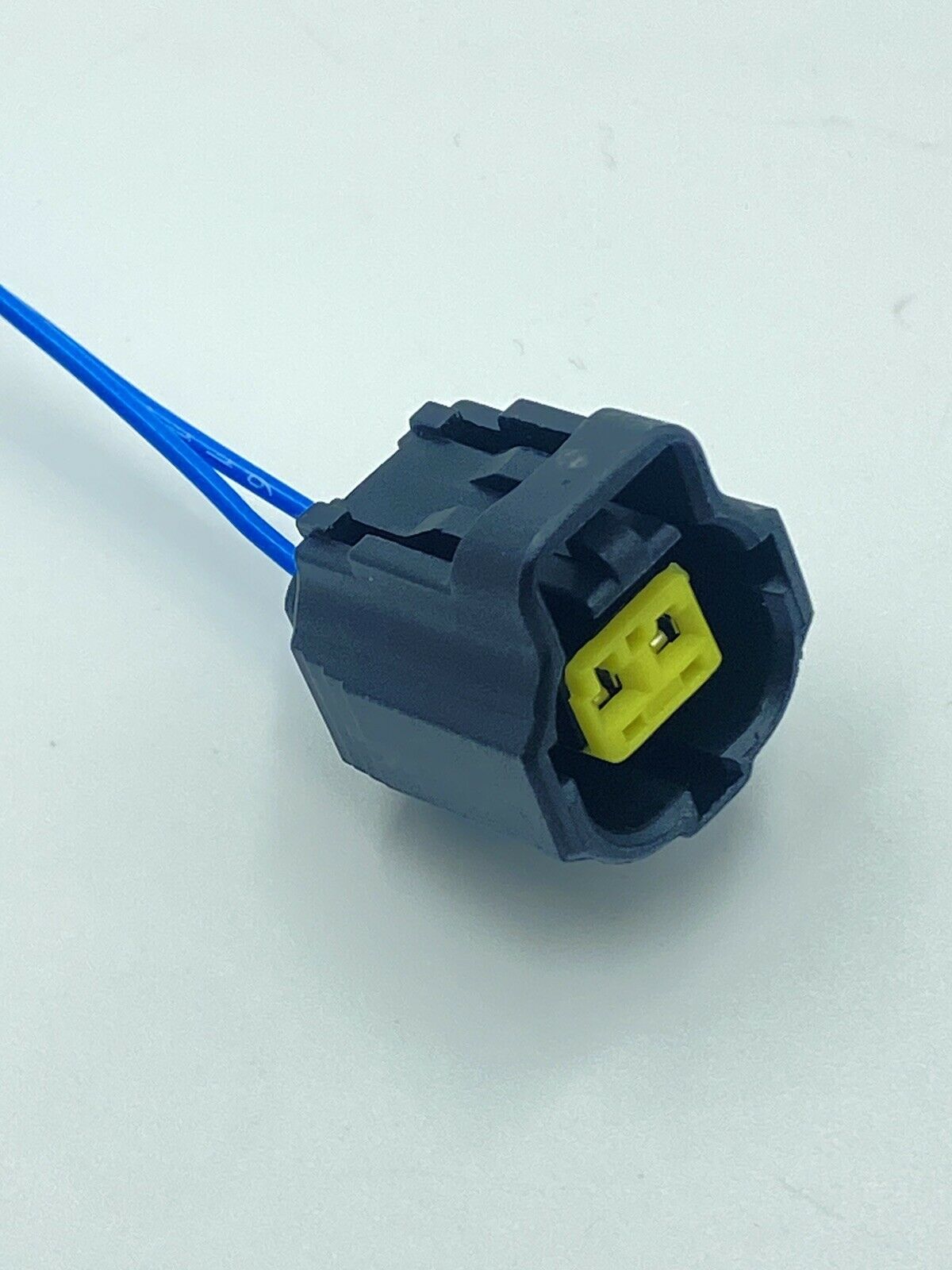 windshield washer pump connector for 2005 - 2011 mercury grand marquis